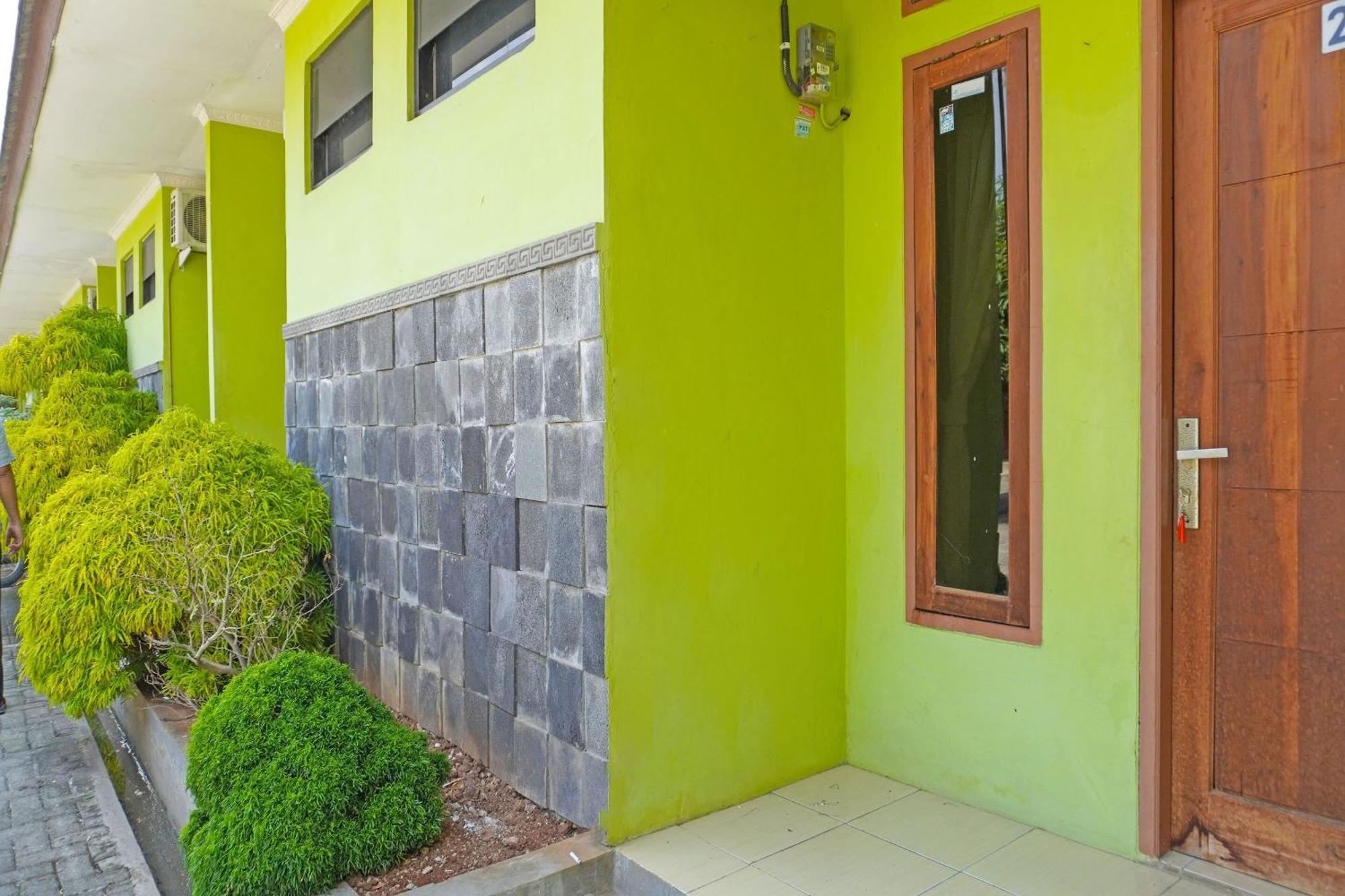 Oyo 91762 Green Home Stay Syariah ปูร์วาการ์ตา ภายนอก รูปภาพ