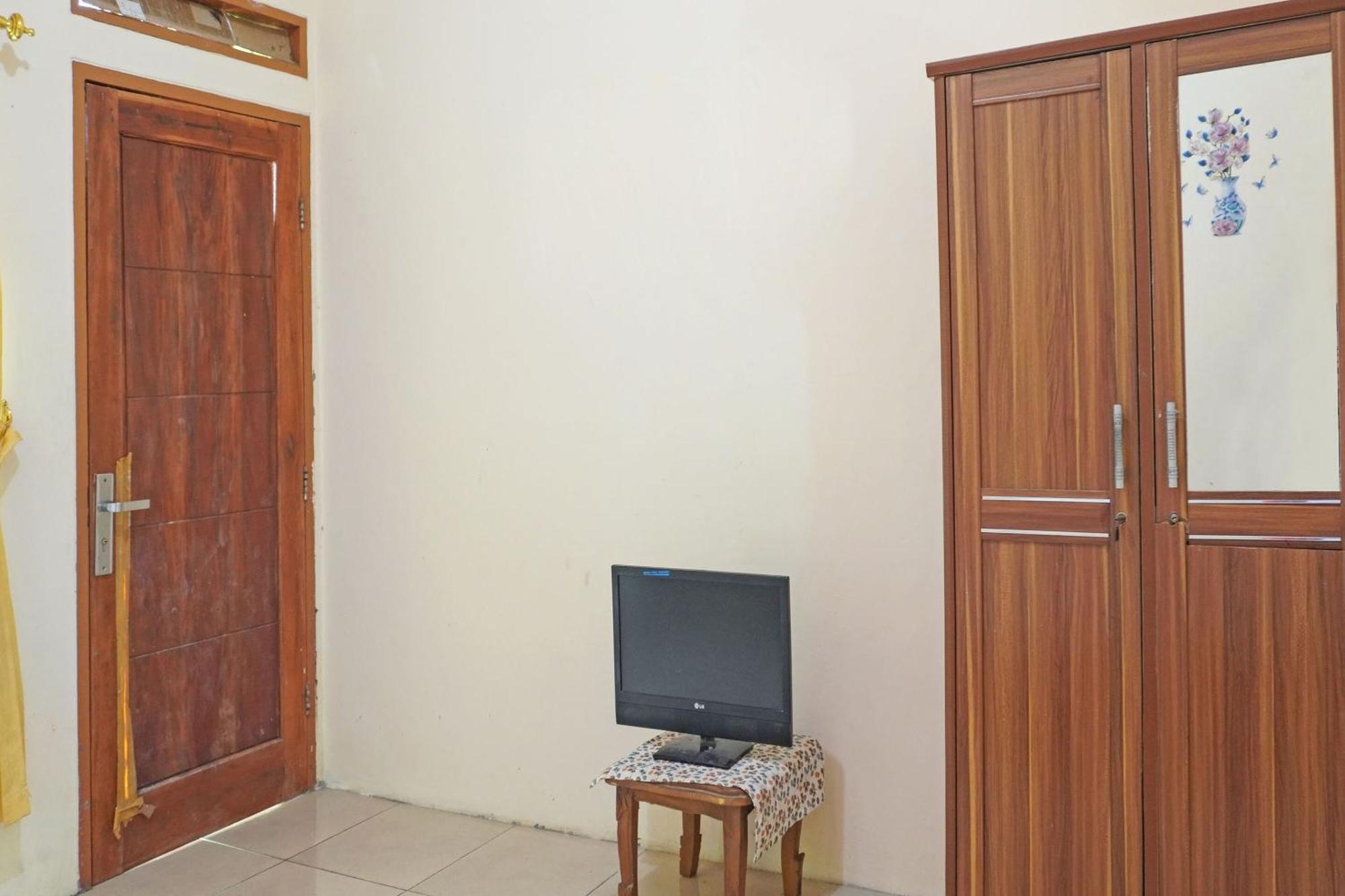 Oyo 91762 Green Home Stay Syariah ปูร์วาการ์ตา ภายนอก รูปภาพ