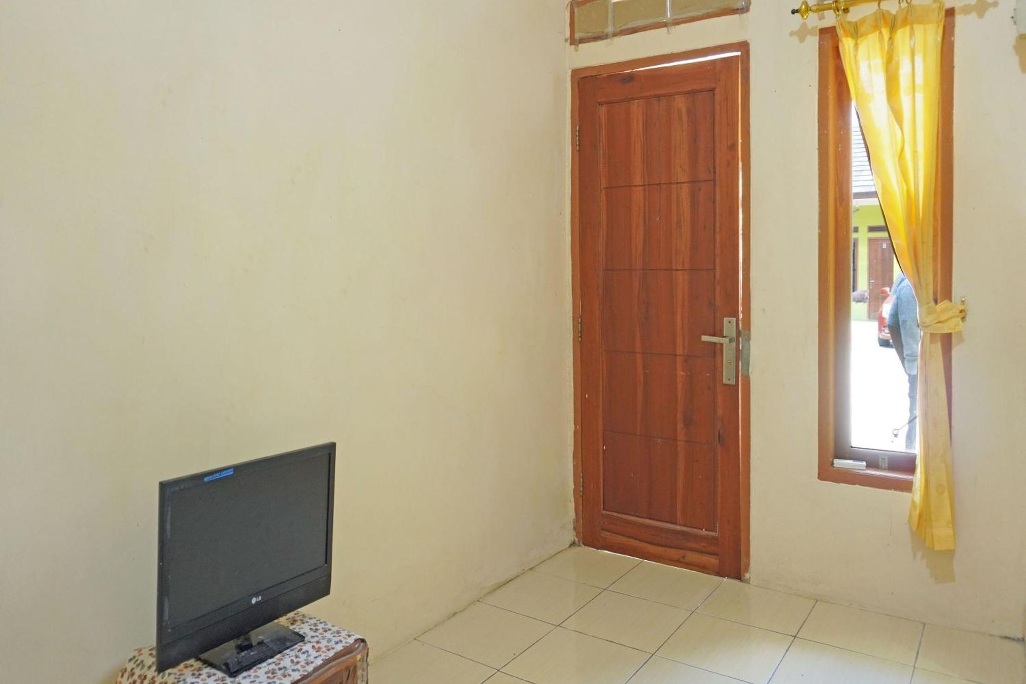 Oyo 91762 Green Home Stay Syariah ปูร์วาการ์ตา ภายนอก รูปภาพ